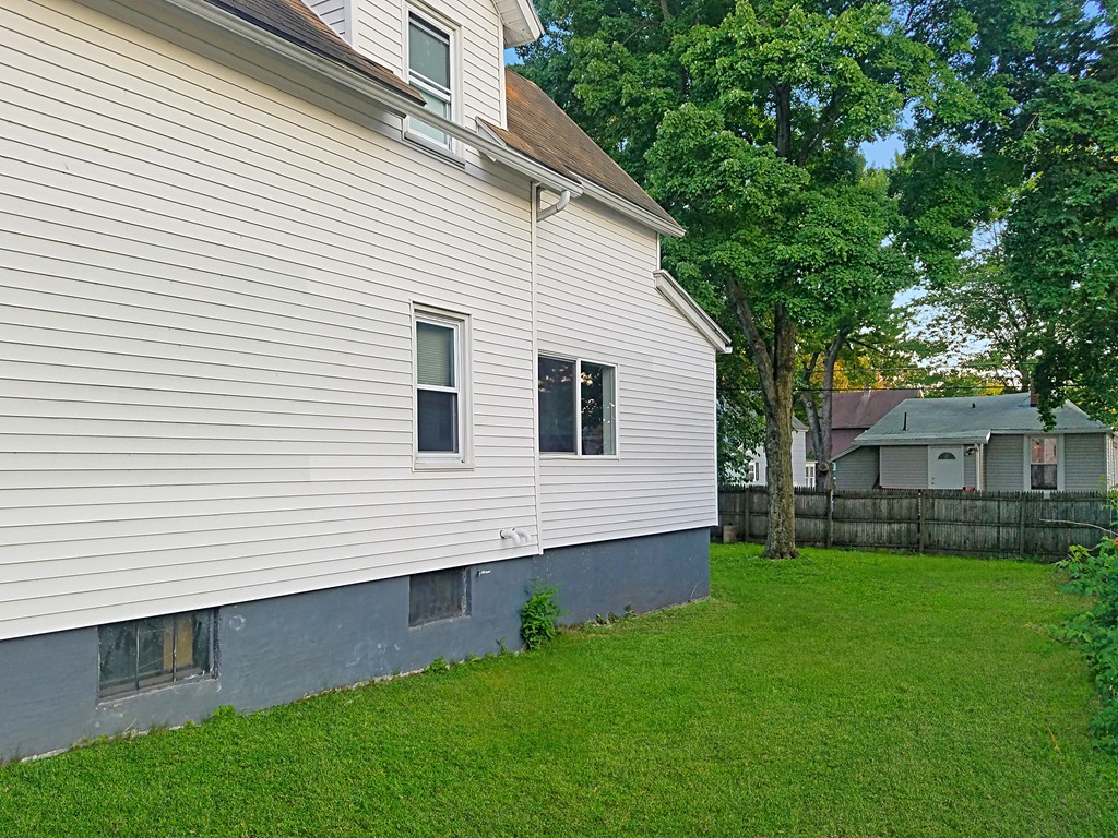 384 Nottingham Street Springfield, MA 01104 - Photo 4 of 25