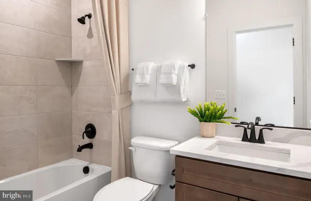 $1,109,990 | 42704 Cattail Crk Drive, Leesburg, VA 20176