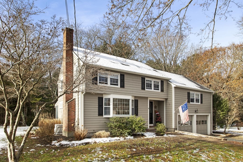 16 Saunders Road Lynnfield, MA 01940 - Photo 1 of 33 Gallery Image 1