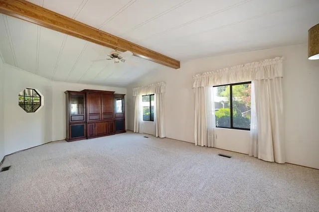 a view of yard with green space