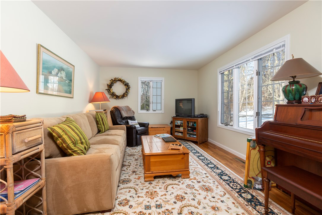 7 Grieg Road Westerly, RI 02891 - Photo 4 of 25