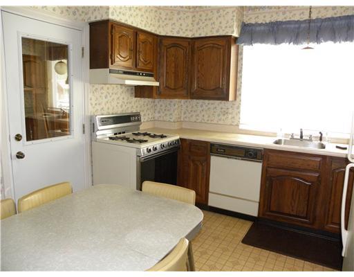 262 Forest Grove Road Coraopolis, PA 15108 - Photo 5 of 18 Kitchen.