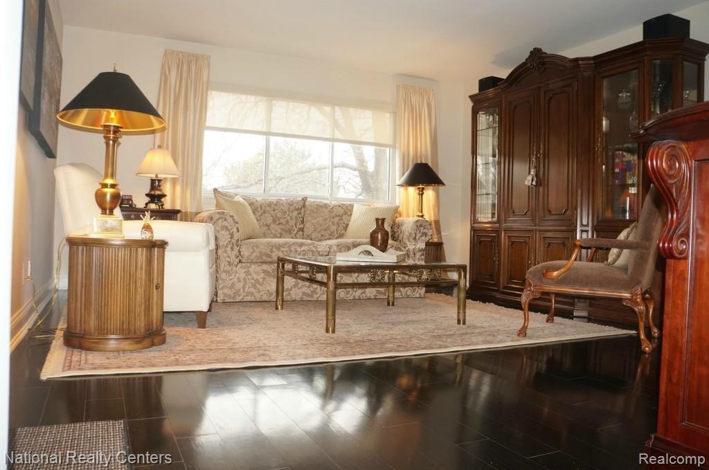 810 Plate Street, Unit 204 Rochester, MI 48307 - Photo 4 of 12 5-Living Room2.jpg