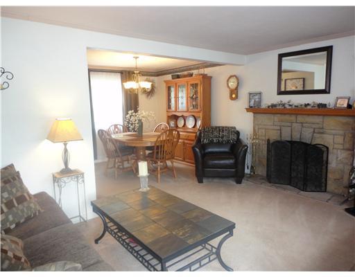 4871 East Willock Road Baldwin, PA 15227 - Photo 2 of 16 Living Room.