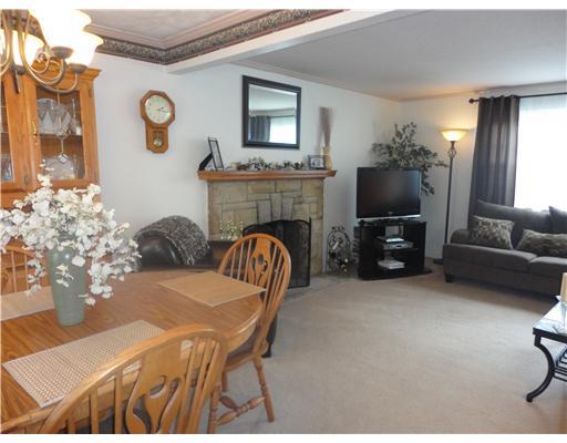 4871 East Willock Road Baldwin, PA 15227 - Photo 6 of 16 Living Room.