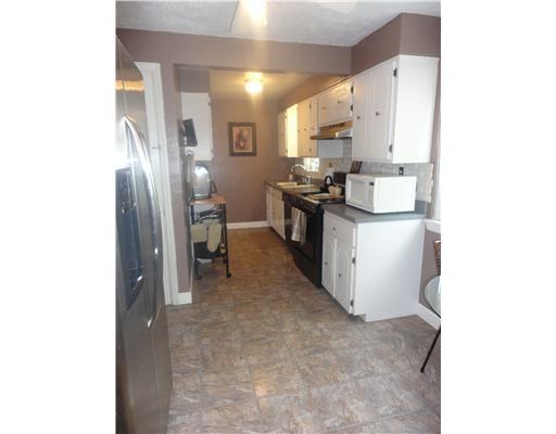 4871 East Willock Road Baldwin, PA 15227 - Photo 7 of 16 Kitchen.