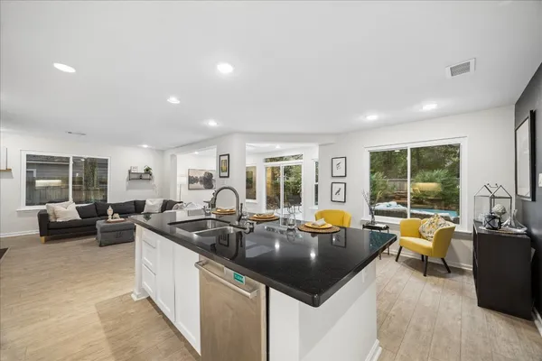 $629,000 | 11 Twisted Birch Pl Court, The Woodlands, TX 77381
