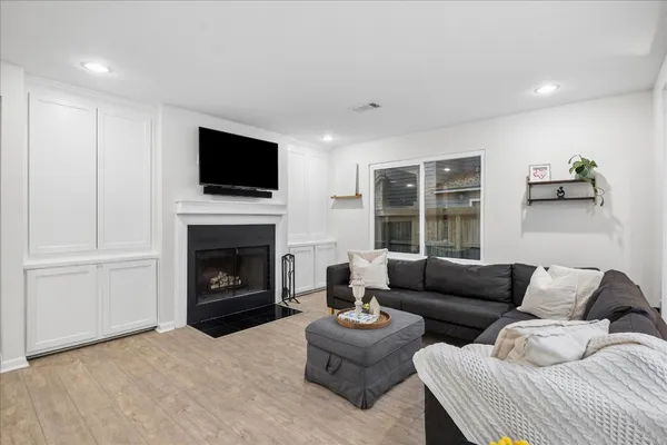 $629,000 | 11 Twisted Birch Pl Court, The Woodlands, TX 77381
