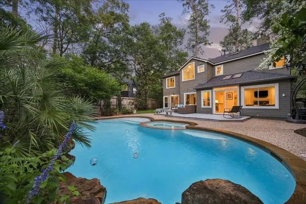 $629,000 | 11 Twisted Birch Pl Court, The Woodlands, TX 77381