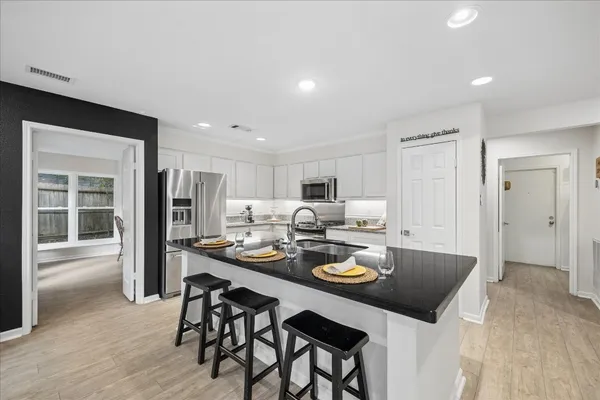 $629,000 | 11 Twisted Birch Pl Court, The Woodlands, TX 77381