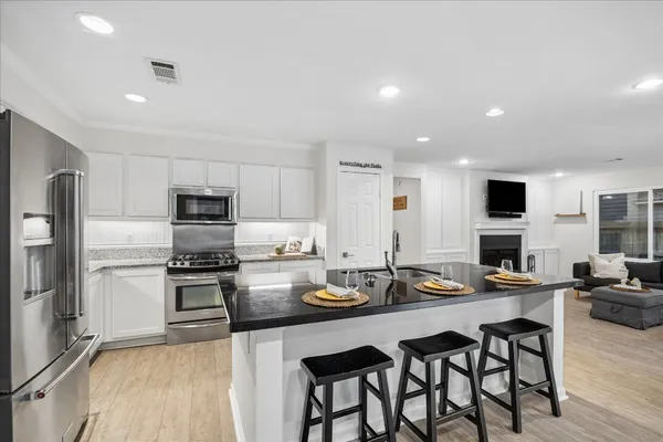 $629,000 | 11 Twisted Birch Pl Court, The Woodlands, TX 77381