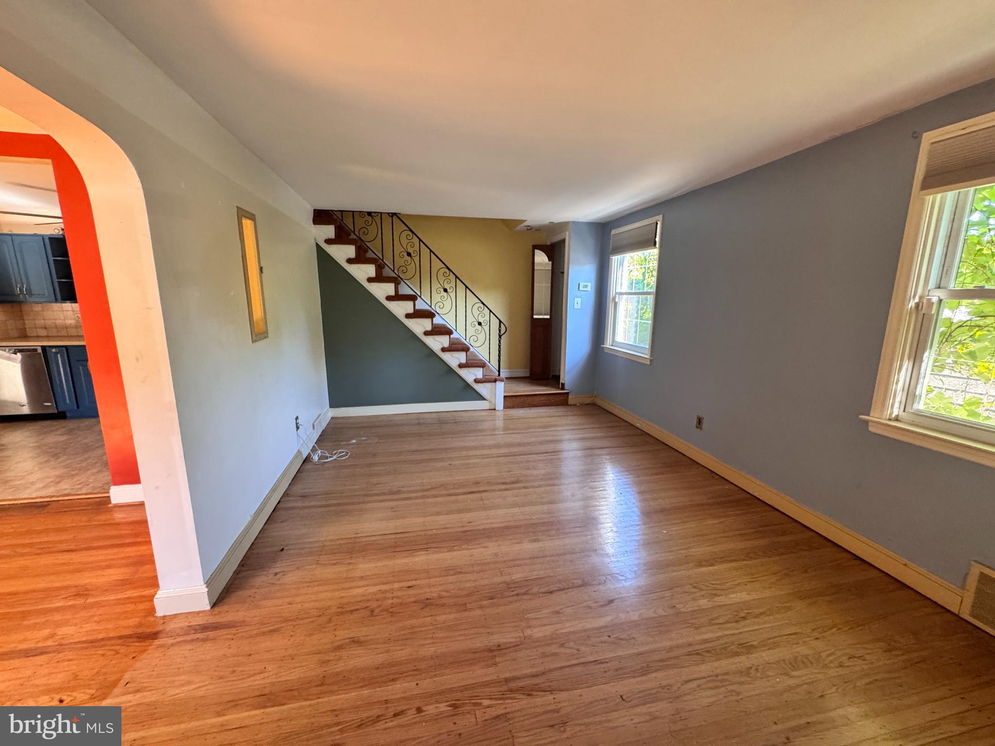 810 Irvington Road Drexel Hill, PA 19026 - Photo 6 of 30 living room