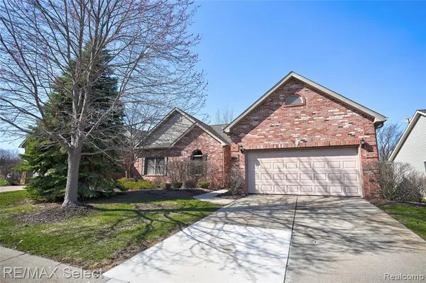 $366,500 | 13024 Harbor Landings Drive, Unit 3, Fenton, MI 48430