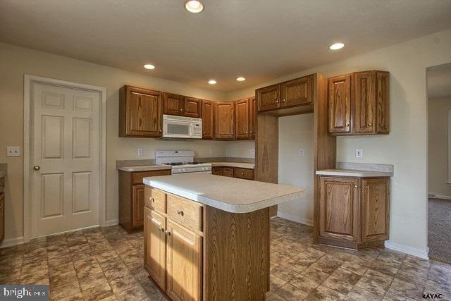 2942 Ridings Way York, PA 17408 - Photo 7 of 27 Gallery Image 7