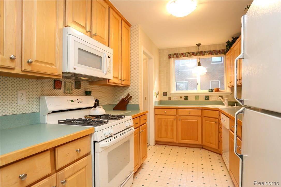 1936 Franklin Road Berkley, MI 48072 - Photo 11 of 44 Franklin-11.jpg