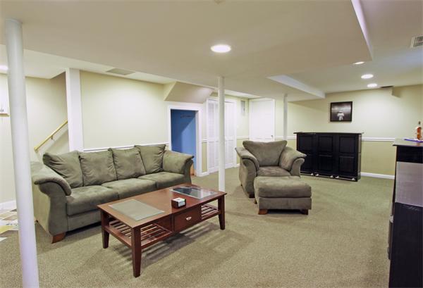 10 Cliff Estates Road, Unit 10 Scituate, MA 02066 - Photo 10 of 26 a living room with furniture and a couch