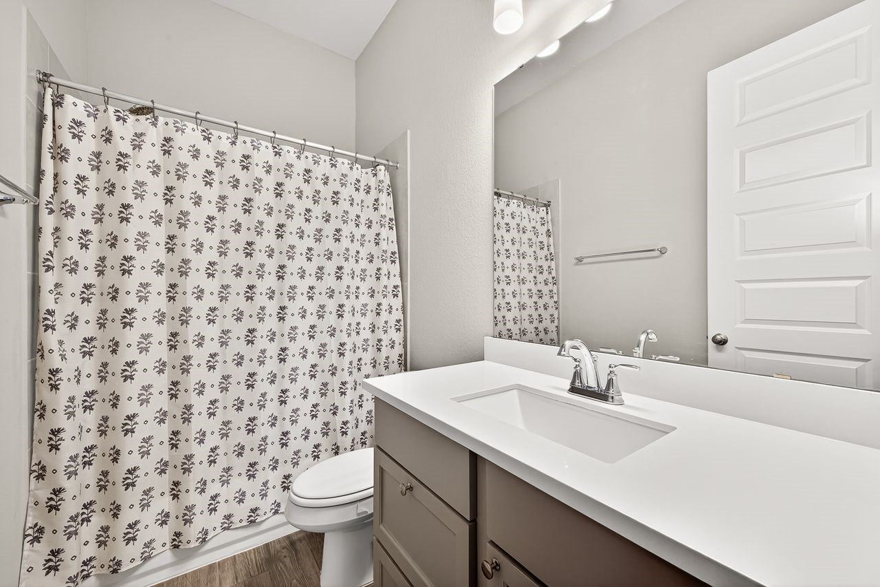 29730 Smoky Ridge Road Fulshear, TX 77441 - Photo 21 of 29 Bedroom 4 has en suite bathroom
