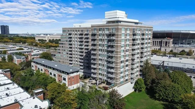 a large building with a outdoor space