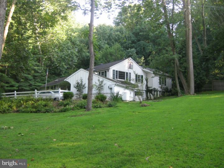 25 Paper Mill Road Newtown Square, PA 19073 - Photo 3 of 9 Exterior Side