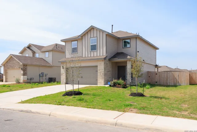 $1,825 | 15735 Clove Spice Way, Von Ormy, TX 78073
