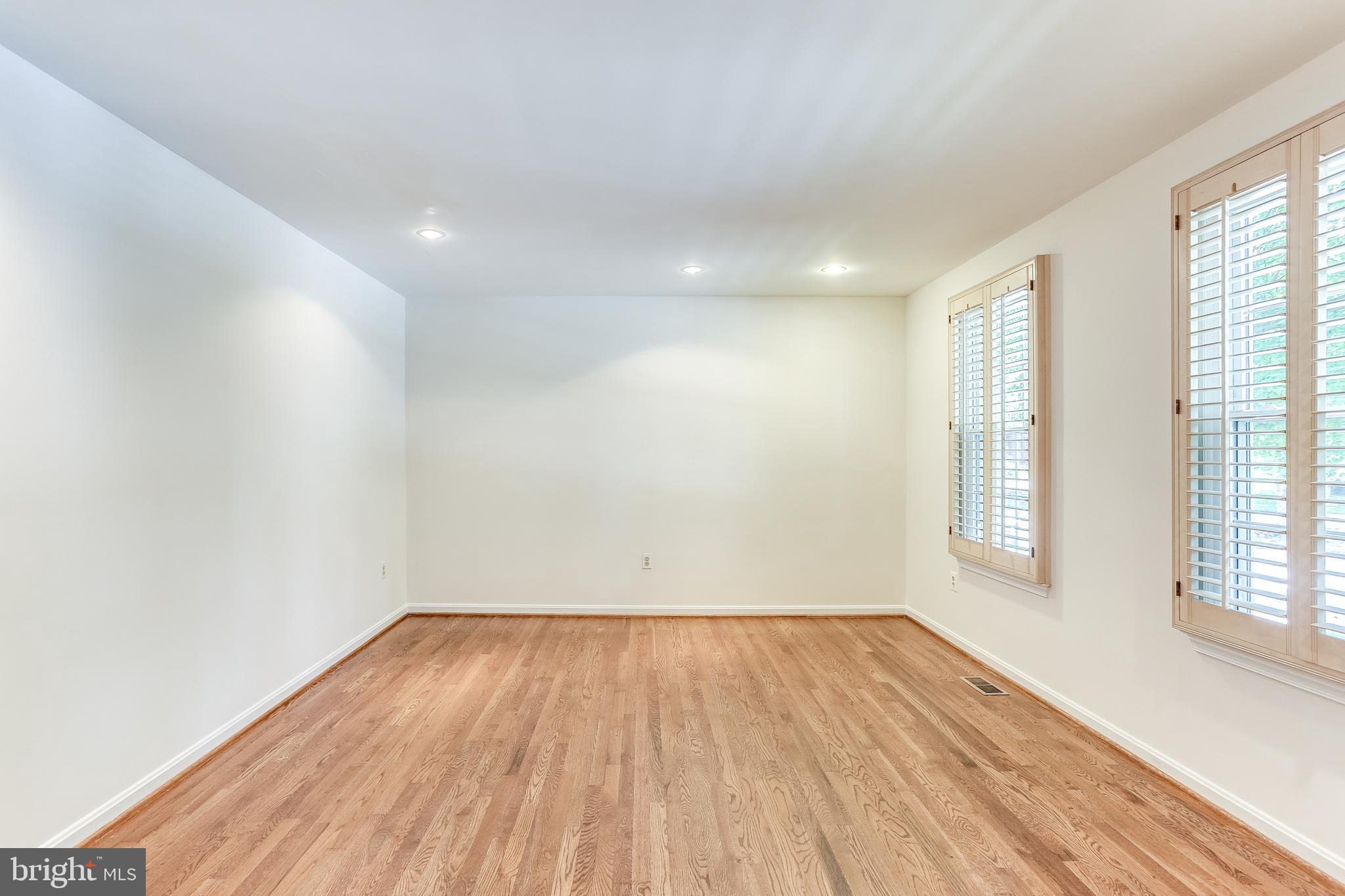 6905 Rawhide Ridge Columbia, MD 21046 - Photo 10 of 39 Large LR with Hardwood Floors