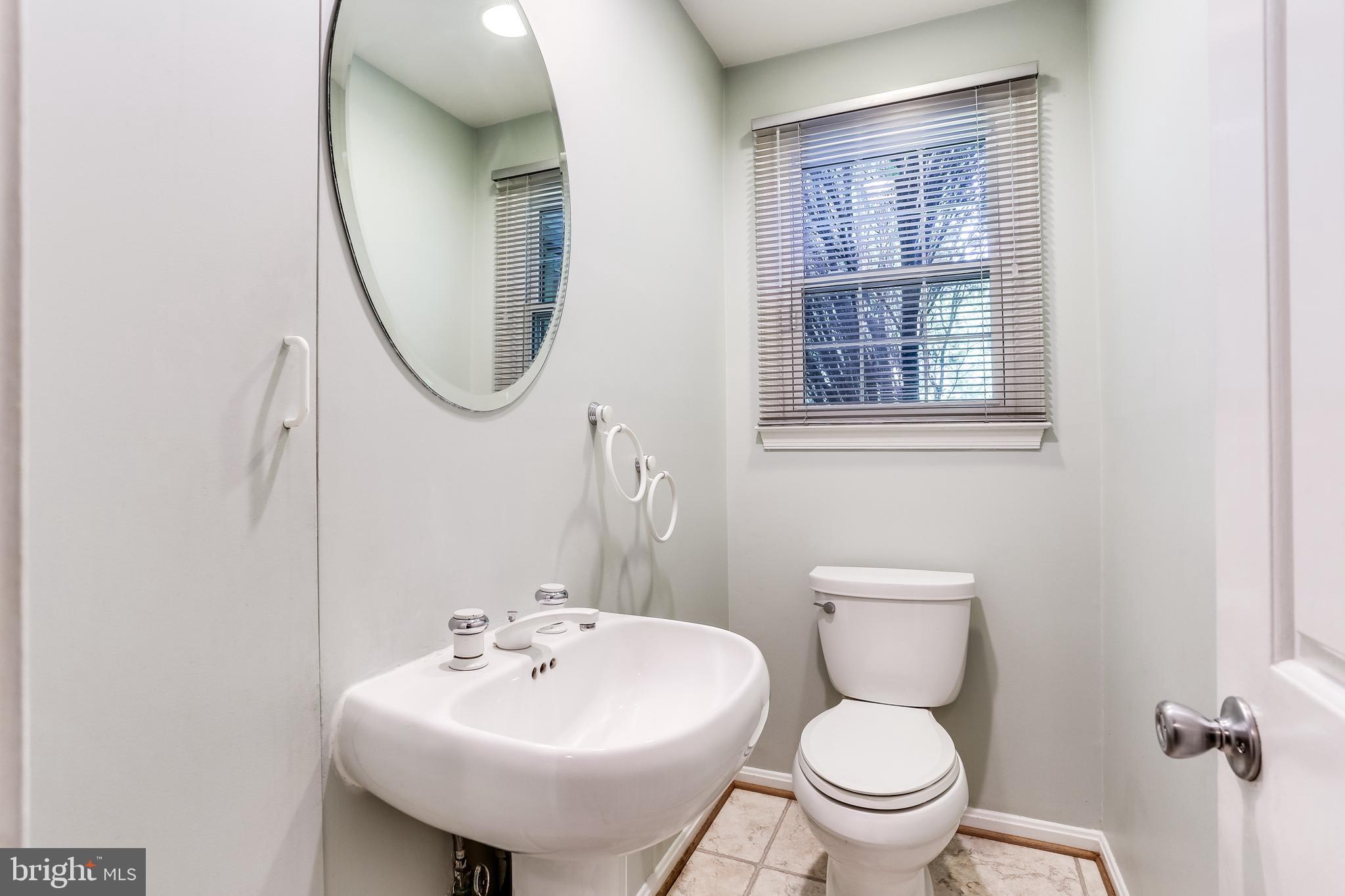 6905 Rawhide Ridge Columbia, MD 21046 - Photo 15 of 39 Main level powder room