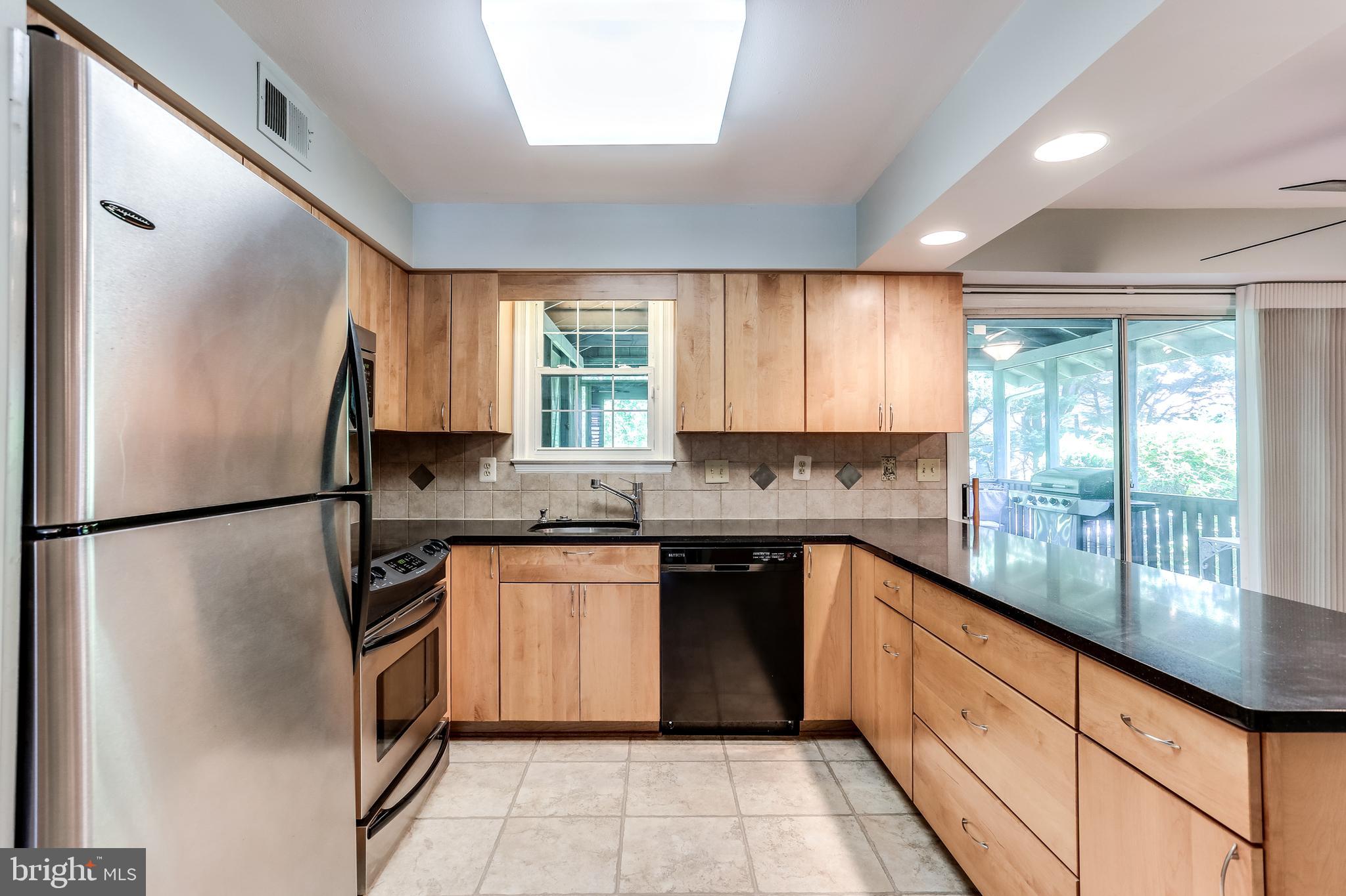 6905 Rawhide Ridge Columbia, MD 21046 - Photo 5 of 39 Updated Kitchen with custom cabinets