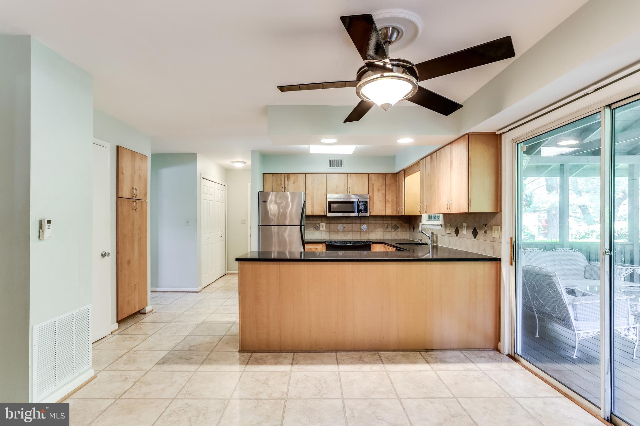 6905 Rawhide Ridge Columbia, MD 21046 - Photo 6 of 39 Eat-in Kitchen