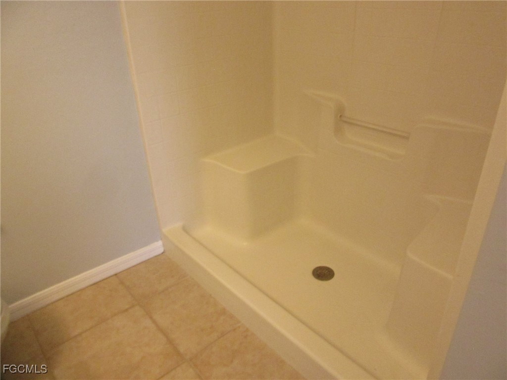 4544-4546 28th Street Southwest Lehigh Acres, FL 33973 - Photo 18 of 23 a bathroom with a tub