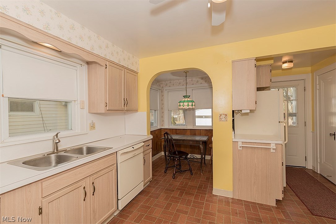 1658 Sunview Road Cleveland, OH 44124 - Photo 13 of 26