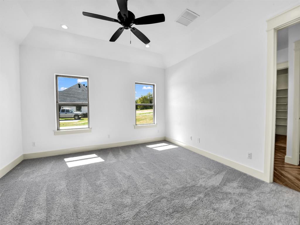 10016 Vly Oak Court Springtown, TX 76082 - Photo 14 of 27