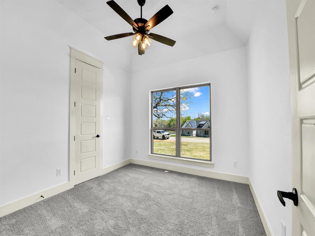 10016 Vly Oak Court Springtown, TX 76082 - Photo 20 of 27
