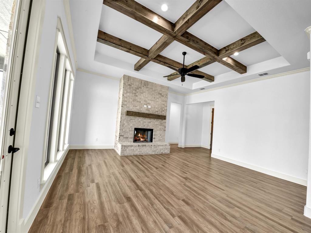 10016 Vly Oak Court Springtown, TX 76082 - Photo 7 of 27