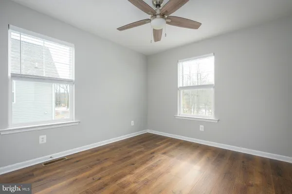 a view of empty room with window