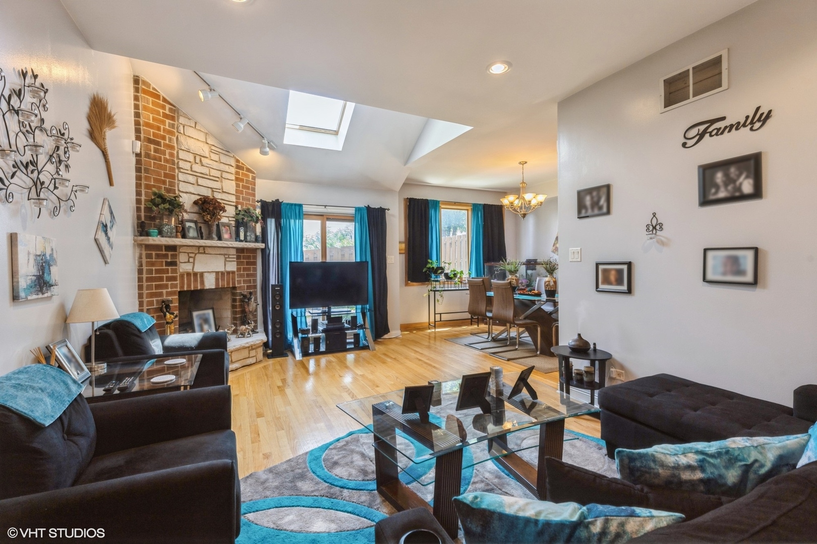 8834 South Roberts Road Hickory Hills, IL 60457 - Photo 2 of 15 Gallery Image 2