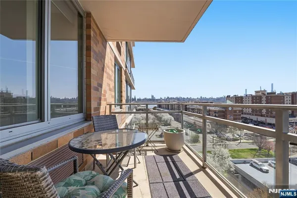 $899,000 | 1008 Hudson Park, Edgewater, NJ 07020