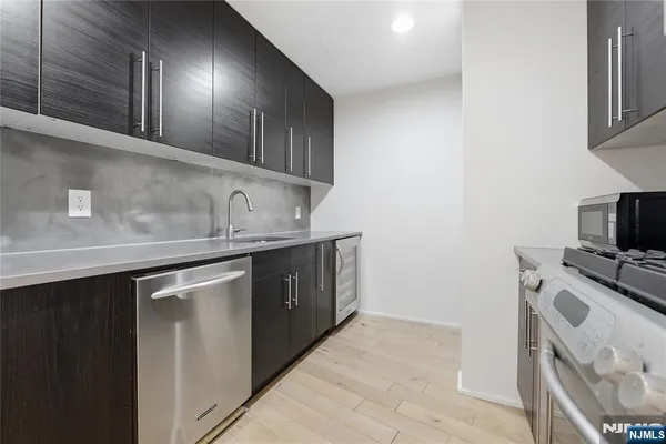 $899,000 | 1008 Hudson Park, Edgewater, NJ 07020