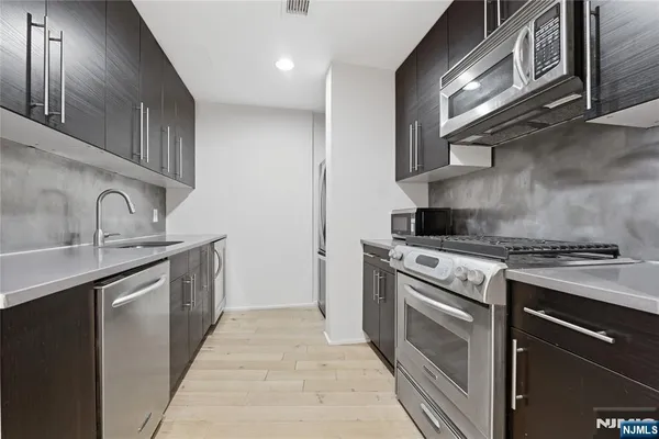 $899,000 | 1008 Hudson Park, Edgewater, NJ 07020