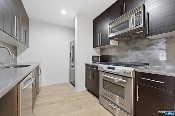 $899,000 | 1008 Hudson Park, Edgewater, NJ 07020