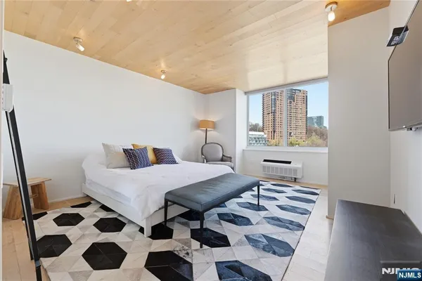 $899,000 | 1008 Hudson Park, Edgewater, NJ 07020