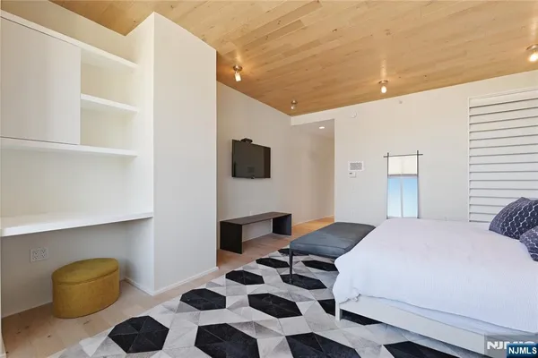 $899,000 | 1008 Hudson Park, Edgewater, NJ 07020