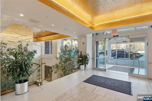 $899,000 | 1008 Hudson Park, Edgewater, NJ 07020