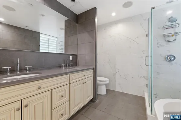 $899,000 | 1008 Hudson Park, Edgewater, NJ 07020