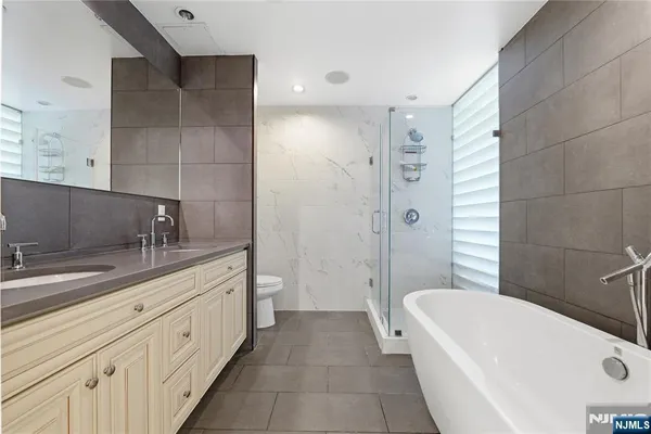 $899,000 | 1008 Hudson Park, Edgewater, NJ 07020