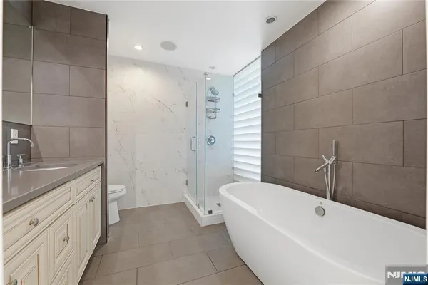 $899,000 | 1008 Hudson Park, Edgewater, NJ 07020