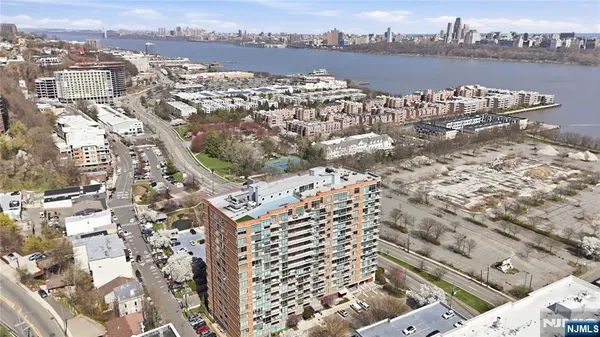 $899,000 | 1008 Hudson Park, Edgewater, NJ 07020