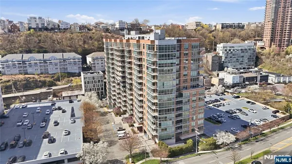 $899,000 | 1008 Hudson Park, Edgewater, NJ 07020