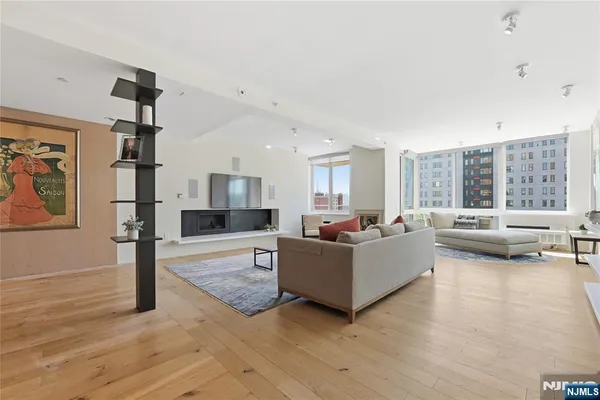 $899,000 | 1008 Hudson Park, Edgewater, NJ 07020