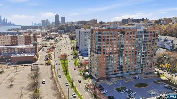 $899,000 | 1008 Hudson Park, Edgewater, NJ 07020