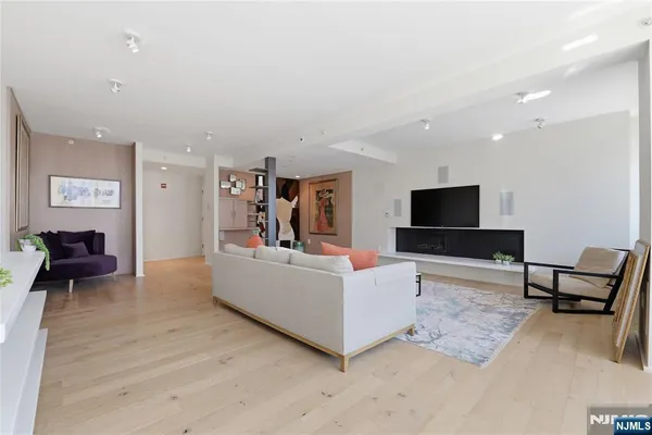 $899,000 | 1008 Hudson Park, Edgewater, NJ 07020